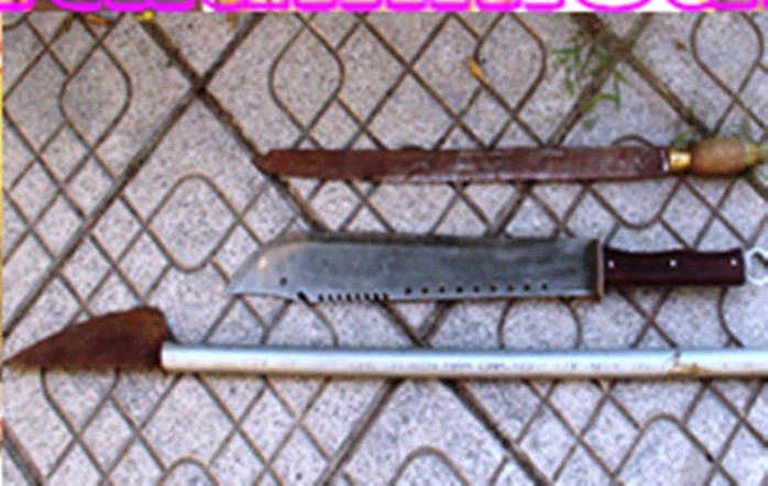 8 thanh, thiếu niên mang dao kiếm “truy sát” 2 người nhập viện - Ảnh 1.