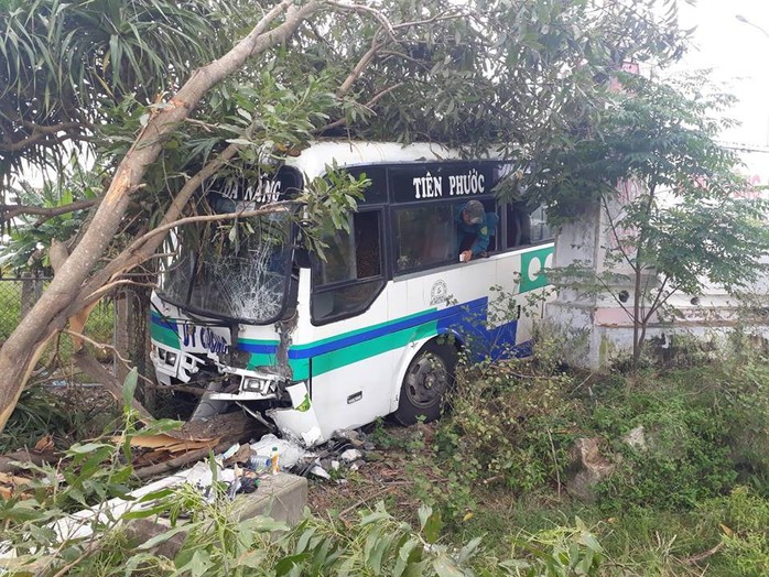 Quảng Nam: 2 vụ tai nạn xe khách liên tiếp, một người chết - Ảnh 1.