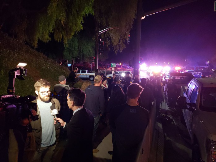 Mỹ: Xả súng kinh hoàng tại California, nạn nhân nằm la liệt - Ảnh 4.