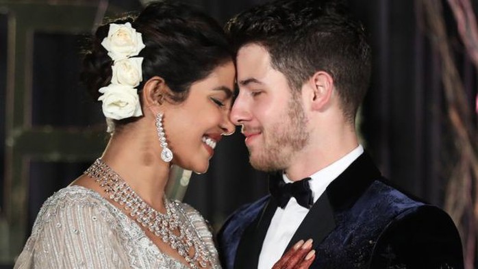 Tố mỹ nhân Priyanka Chopra lừa dối, nữ nhà báo xin lỗi - Ảnh 2.