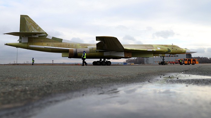 Nga bất ngờ đưa 2 máy bay ném bom Tu-160 tới Venezuela - Ảnh 1.
