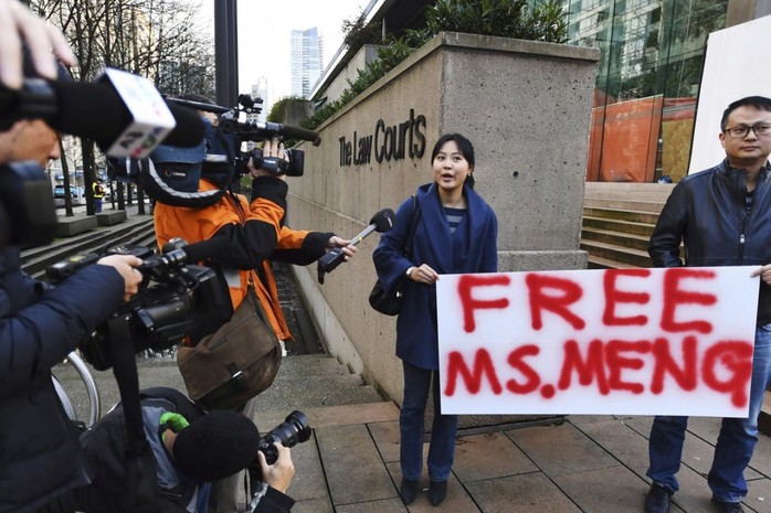 Mập mờ phiên tòa bảo lãnh nữ tướng Huawei - Ảnh 2.