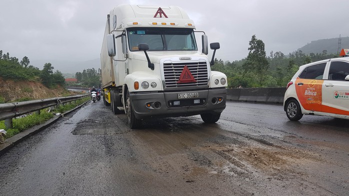 Quốc lộ 1 qua Phú Yên: 123 km, hơn 5.200 ổ gà - Ảnh 1.