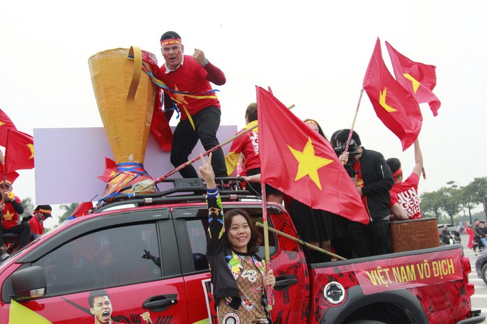 Sân Mỹ Đình nóng hừng hực trước trận quyết đấu Việt Nam - Malaysia - Ảnh 9.