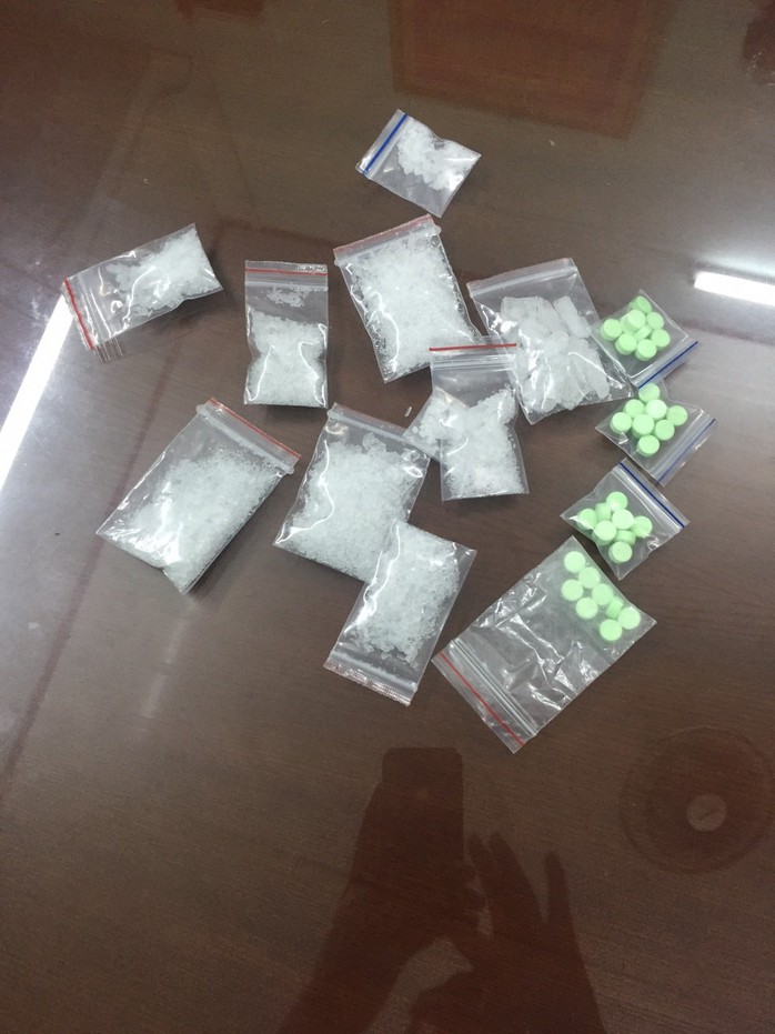 Bị bắt khi chưa kịp phê sau phút tình tứ trong khách sạn - Ảnh 2. Bị bắt khi chưa kịp phê sau phút tình tứ trong khách sạn - Ảnh 2.