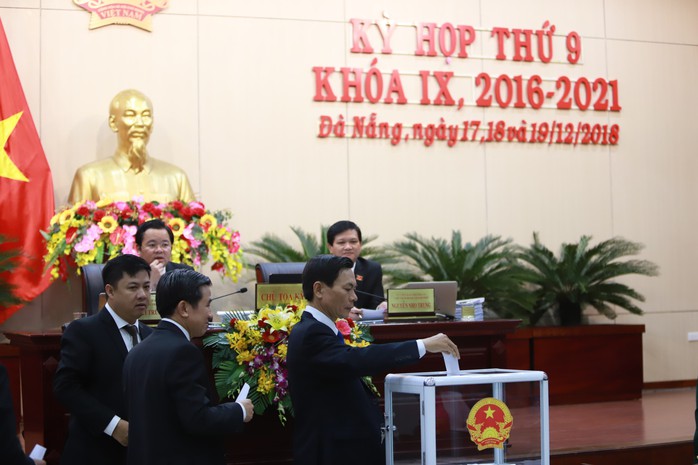 Ông Lê Trung Chinh được bầu giữ chức phó chủ tịch UBND TP Đà Nẵng - Ảnh 2.