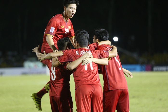 Clip: Thắng Philippines 2-1, tuyển Việt Nam vẫn tiếc nuối - Ảnh 4.