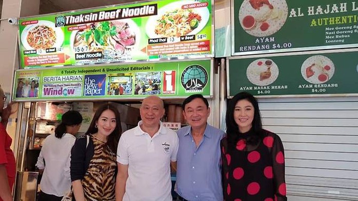 Rộ ảnh anh em bà Yingluck ăn mì Thaksin ở Singapore - Ảnh 1.