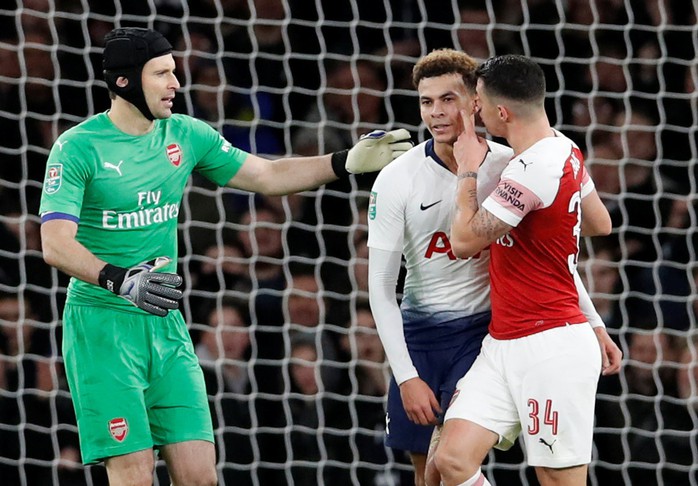 Arsenal thảm bại trước Tottenham, Chelsea hẹn derby ở bán kết League Cup - Ảnh 4.