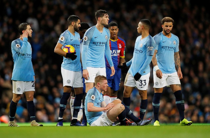 Guardiola nói gì khi Man City tặng quà Noel sớm cho Liverpool? - Ảnh 5.