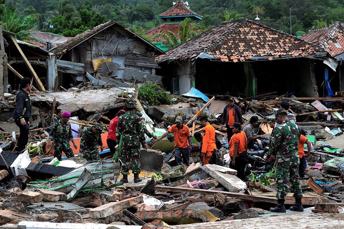 Indonesia: Sau sóng thần chớp nhoáng là động đất và thảm họa lơ lửng - Ảnh 6.