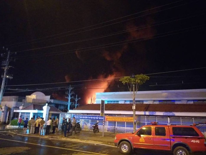 Clip: Cháy kinh hoàng tại khu công nghiệp ở Cần Thơ - Ảnh 16.
