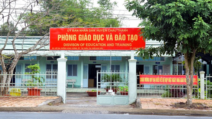 Sai phạm hàng loạt, trưởng phòng giáo dục chỉ bị... rút kinh nghiệm! - Ảnh 1.