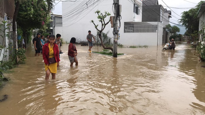 Nha Trang: Khách sạn kêu trời vì mưa lũ, ế ẩm - Ảnh 1.