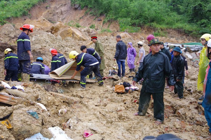 Vụ sạt lở 3 người chết cùng một nhà: Lạc giọng giữa đêm khuya không tiếng đáp lại - Ảnh 3.