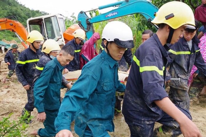 Vụ sạt lở 3 người chết cùng một nhà: Lạc giọng giữa đêm khuya không tiếng đáp lại - Ảnh 7.