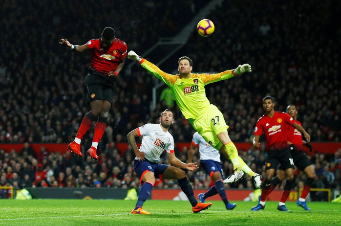 Paul Pogba nhảy múa ở Old Trafford, M.U bay cao với HLV Solskjaer - Ảnh 4.