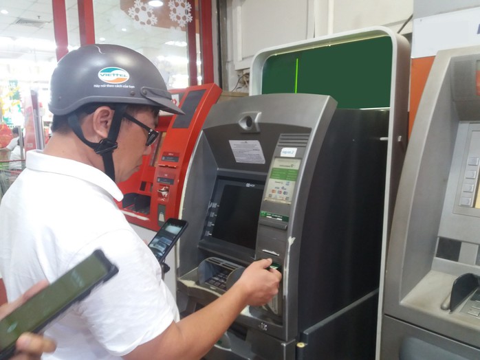 ATM chập chờn vào ngày cuối năm 2018 - Ảnh 1.