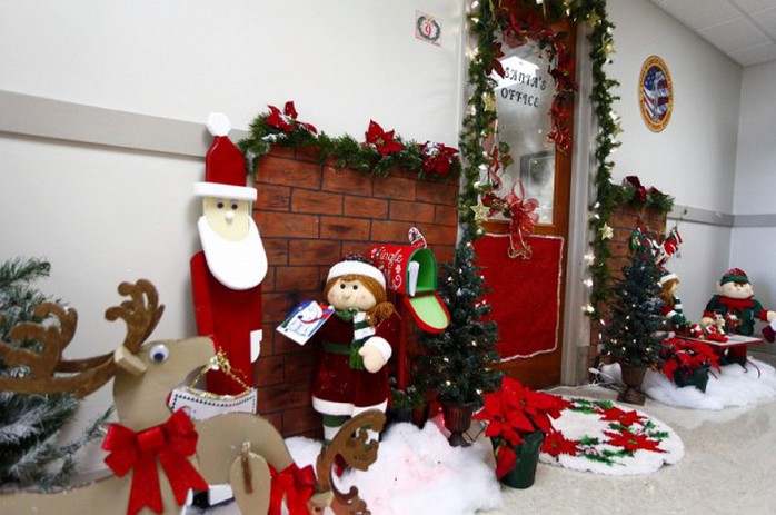 Gợi ý trang trí Noel cho văn phòng công ty đẹp và ấn tượng nhất - Ảnh 13. Gợi ý trang trí Noel cho văn phòng công ty đẹp và ấn tượng nhất - Ảnh 13.