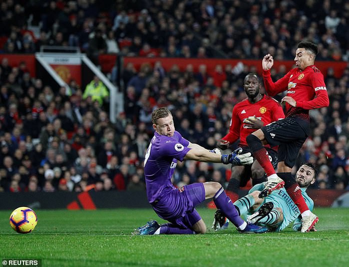 Công làm thủ phá, Man United giương cờ trắng ở Premier League - Ảnh 6.