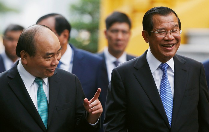 Cận cảnh Thủ tướng Nguyễn Xuân Phúc đón Thủ tướng Hun Sen - Ảnh 5.