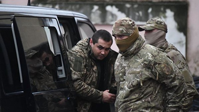 Đô đốc Ukraine muốn ngồi tù thay các thủy thủ bị Nga bắt - Ảnh 2.