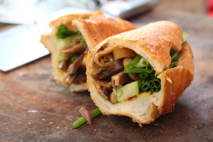 Những quán bánh mì ngon độc lạ chỉ có ở Sài Gòn, dân ‘sành ăn’ nhất định đừng bỏ lỡ! - Ảnh 2. Những quán bánh mì ngon độc lạ chỉ có ở Sài Gòn, dân ‘sành ăn’ nhất định đừng bỏ lỡ! - Ảnh 2.