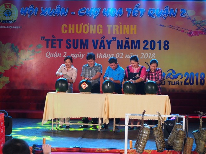 Công nhân khó khăn vui Tết sum vầy - Ảnh 6.