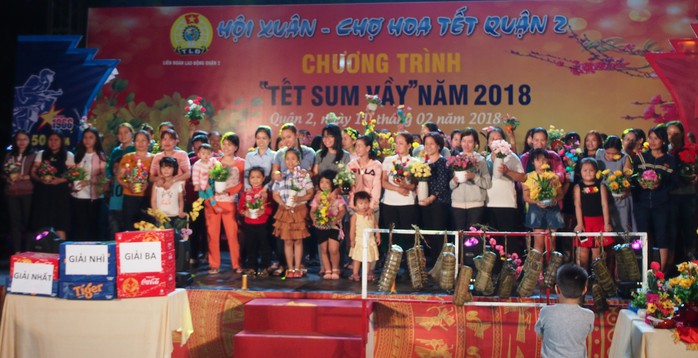 Công nhân ăn Tết Sài Gòn - Ảnh 7.