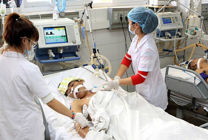 Bộ Y tế họp khẩn chống dịch cúm, bệnh viện lo thiếu thuốc điều trị - Ảnh 1.