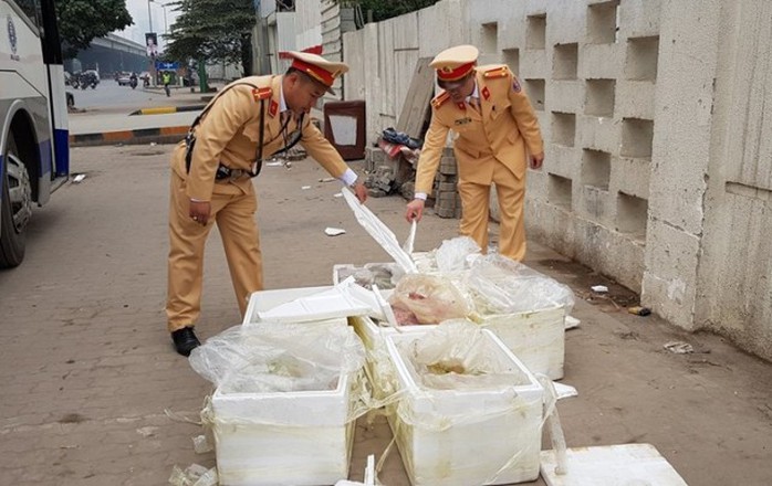 Cảnh sát phát hiện 300 kg nội tạng hôi thối tuồn vào Hà Nội dịp giáp Tết - Ảnh 2.