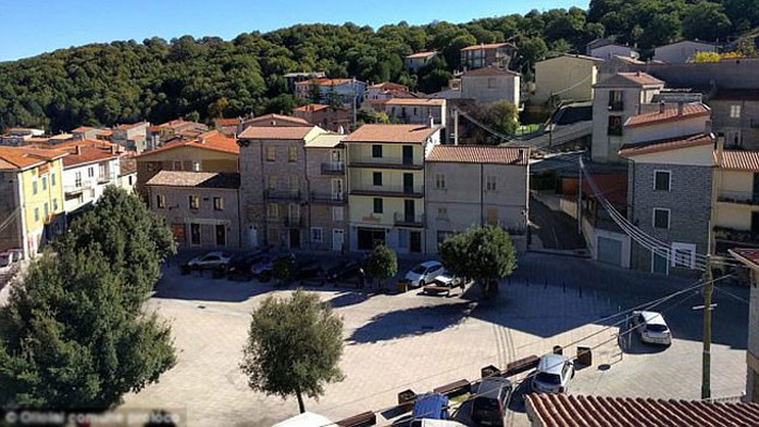Thị trấn xinh đẹp ở Ý bán 200 căn nhà với giá một bảng - Ảnh 1.