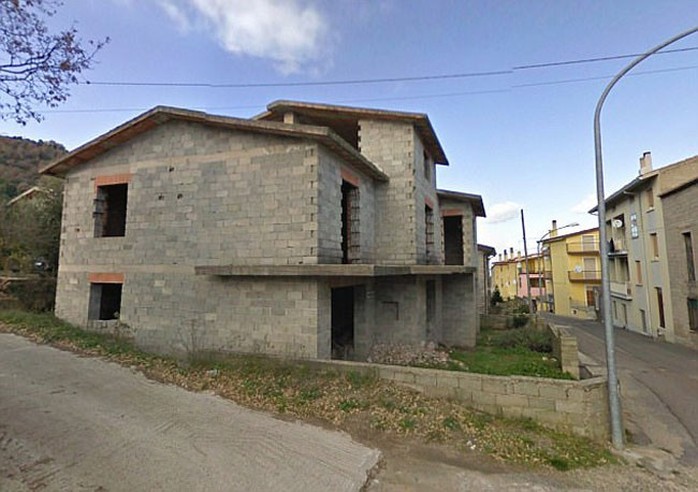 Thị trấn xinh đẹp ở Ý bán 200 căn nhà với giá một bảng - Ảnh 2.