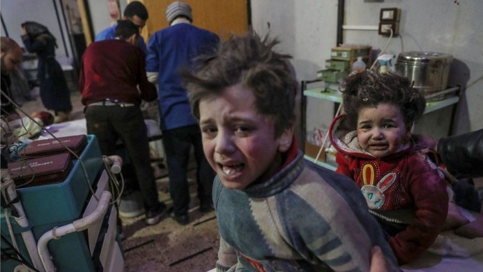 Syria: Quân chính phủ dội bom, hơn 500 dân thường thương vong - Ảnh 1.