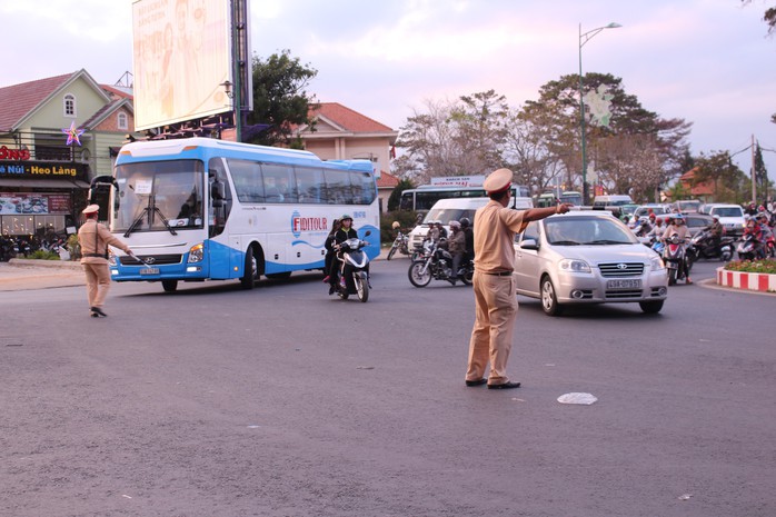 Mùng 5 Tết, Đà Lạt kẹt cứng - Ảnh 3.