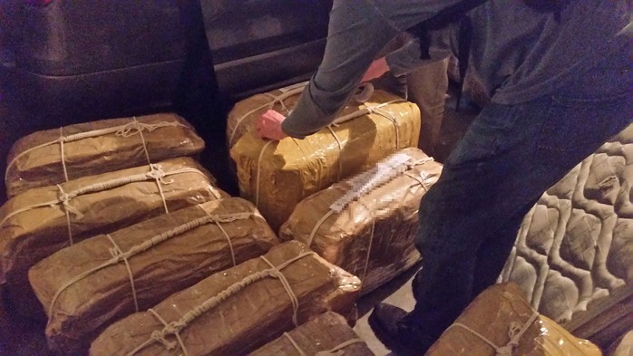 Phát hiện gần 400kg ma túy trong đại sứ quán Nga ở Argentina - Ảnh 2.