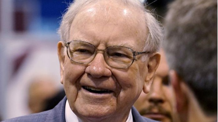 Lợi nhuận tập đoàn của ông Buffett tăng 29 tỉ USD nhờ luật cải cách thuế - Ảnh 1.