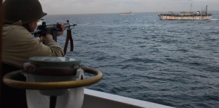 Cảnh sát Argentina nổ súng vào tàu cá Trung Quốc - Ảnh 1.