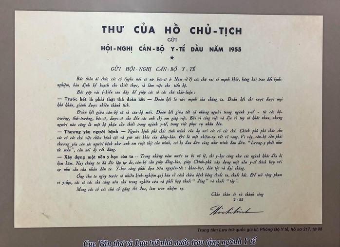 Trao thư Hồ Chủ tịch gửi tặng cán bộ y tế năm 1955 - Ảnh 1.