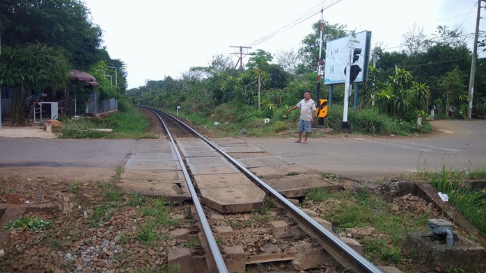 Đồng Nai: Hai tàu hỏa suýt tông nhau, kịp dừng cách 10 m - Ảnh 1.