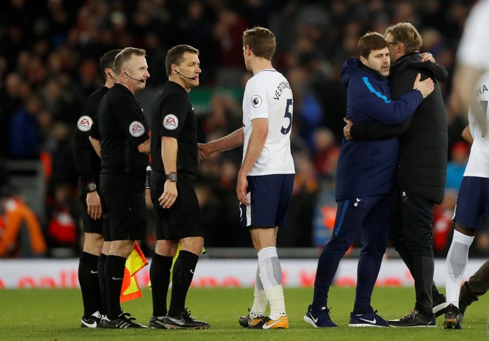 Trung vệ Liverpool tố Kane và Lamela đóng kịch giỏi - Ảnh 5.