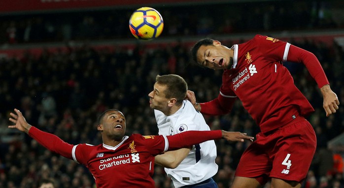 Trung vệ Liverpool tố Kane và Lamela đóng kịch giỏi - Ảnh 3.