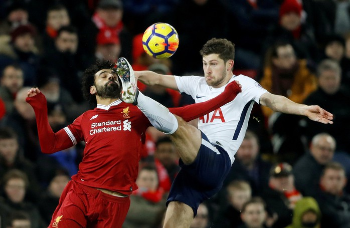 Trung vệ Liverpool tố Kane và Lamela đóng kịch giỏi - Ảnh 1.