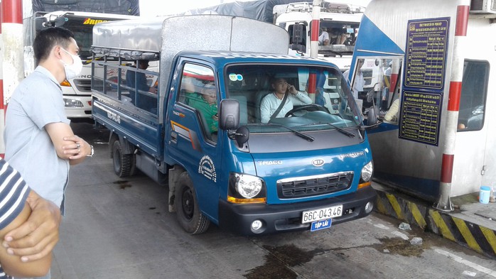 Tài xế dùng đủ các “chiêu” phản ứng BOT Cần Thơ – Phụng Hiệp - Ảnh 5. Tài xế dùng đủ các “chiêu” phản ứng bóng đá tỷ lệ kèo nhà cái Cần Thơ – Phụng Hiệp - Ảnh 5.