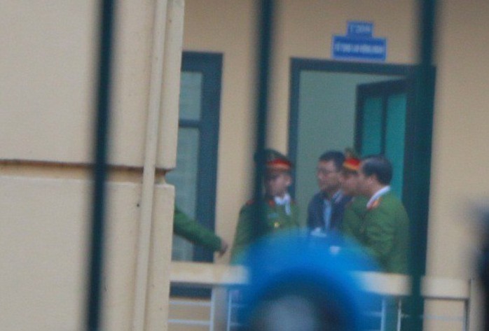 An ninh thắt chặt tại tòa xử ông Đinh La Thăng và đồng phạm - Ảnh 7.