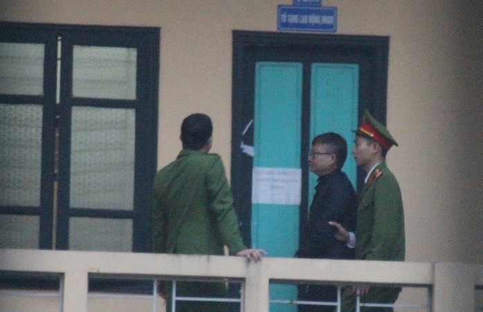 Trịnh Xuân Thanh mặc áo sáng màu, trả lời mạch lạc tại tòa - Ảnh 5.