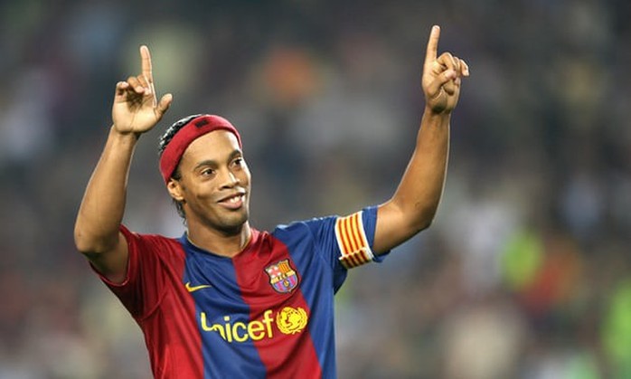 Ronaldinho chính thức giải nghệ - Ảnh 1.
