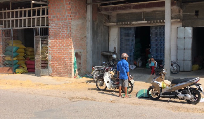 Vụ vàng bỏ quên trong bao lúa: Không tìm được người đánh mất - Ảnh 2.