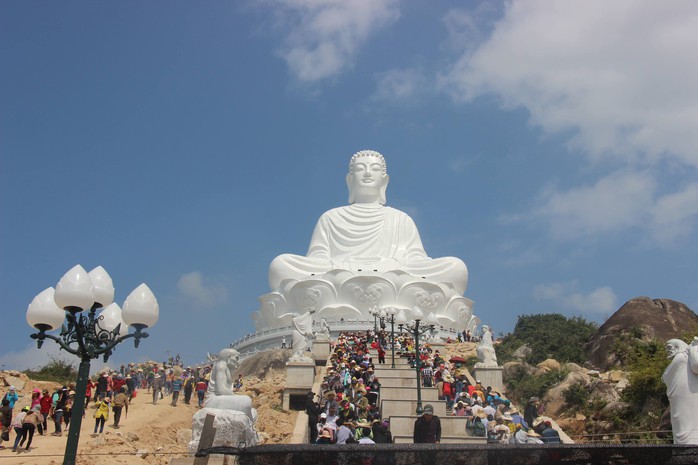 Tượng Phật trong dự án tâm linh của ông Trần Bắc Hà hút khách - Ảnh 2.