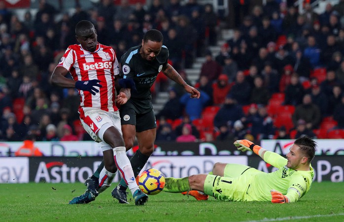 David Silva lập cú đúp, Man City sắp cán đích - Ảnh 3.